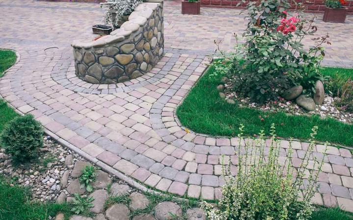 Nous aménageons votre cour et votre jardin.